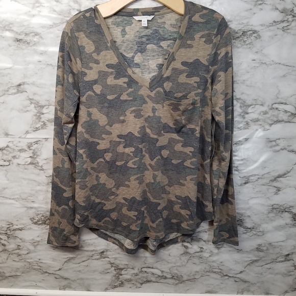 ivoire Tops - Ivoire Womens Camo Top Longsleeve Sz S ivoire Tops - Ivoire Womens Camo Top Longsleeve Sz S